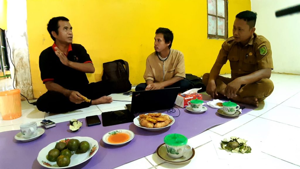 Tim Pemerintah Kecamatan Tangaran bersama Pendamping Desa Kecamatan Tangaran mengunjungi Kantor Desa Merpat Kecamatan Tangaran.