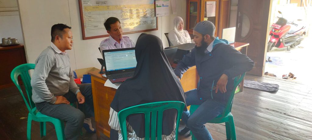 Seksi PMD Kec. Tangaran melakukan kunjungan kerja ke Desa Pancur dalam rangka penjajakan awal tindak lanjut penganugerahan keterbukaan informasi publik