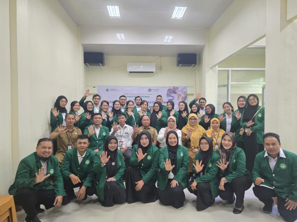 Sekolah Tinggi Ilmu Kesehatan Yayasan Rumah Sakit Islam Pontianak menggelar praktik lapangan di Kecamatan Tangaran