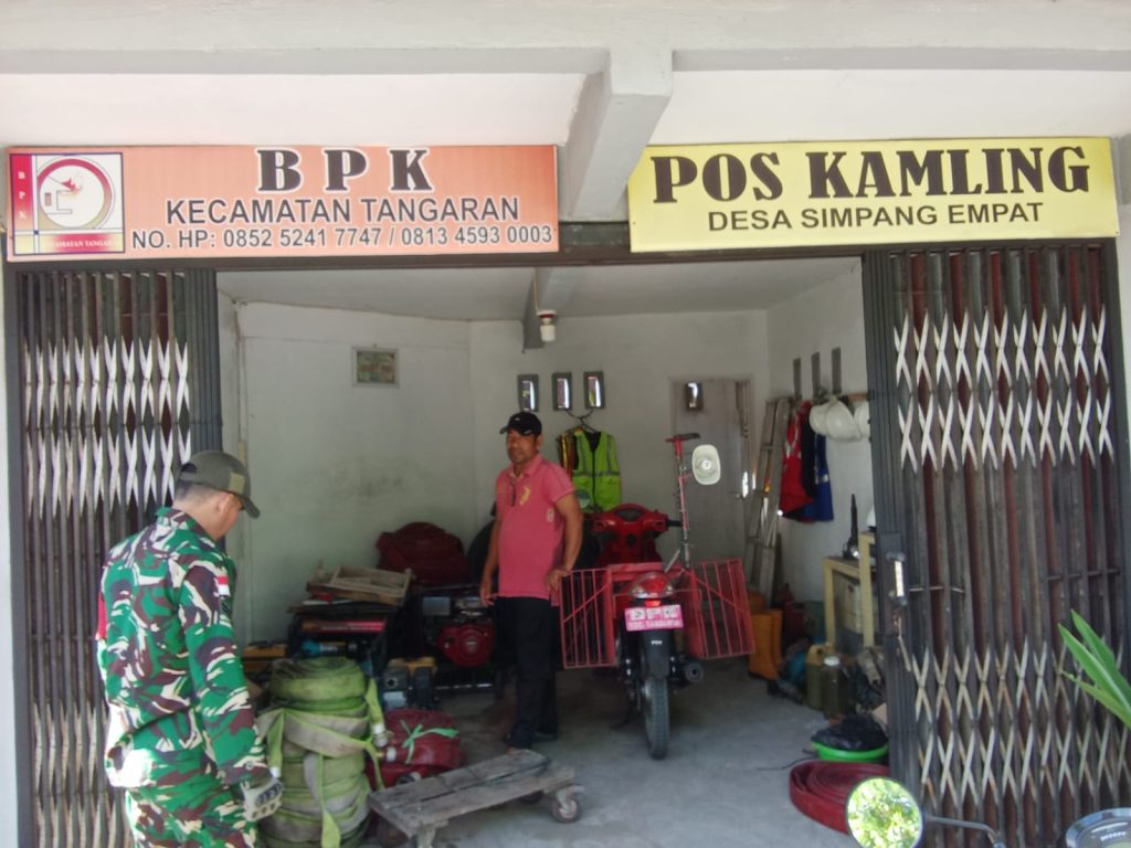 Anggota Koramil dan Polsek Teluk Keramat melakukan pengecekan kesiapan dan kesediaan peralatan Pemadam Kebakaran pada Badan Pemadam Kebakaran Tangaran.
