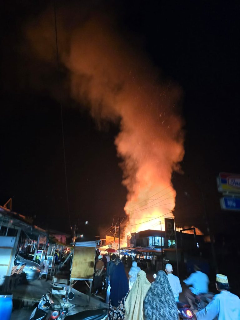 Pasar di Desa Simpang Empat Kecamatan Tangaran, kembali terbakar pada Rabu Dini Hari (20/5)