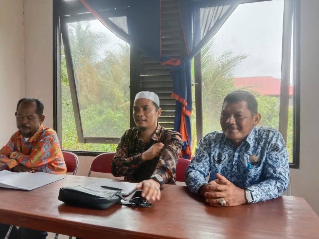 Camat Tangaran menghadiri rapat kerja Koordinator Wilayah Dinas Pendidikan dan Kebudayaan Kecamatan Tangaran, diikuti para guru-guru di Kecamatan Tangaran
