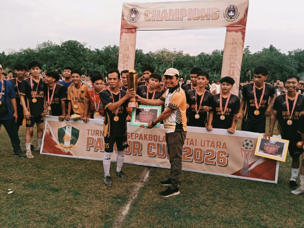 Desa Pancur Kecamatan Tangaran menggelar Turnamen Sepakbola Pantai Utara Piala Pancur tahun 2026. Ahad (9/7)