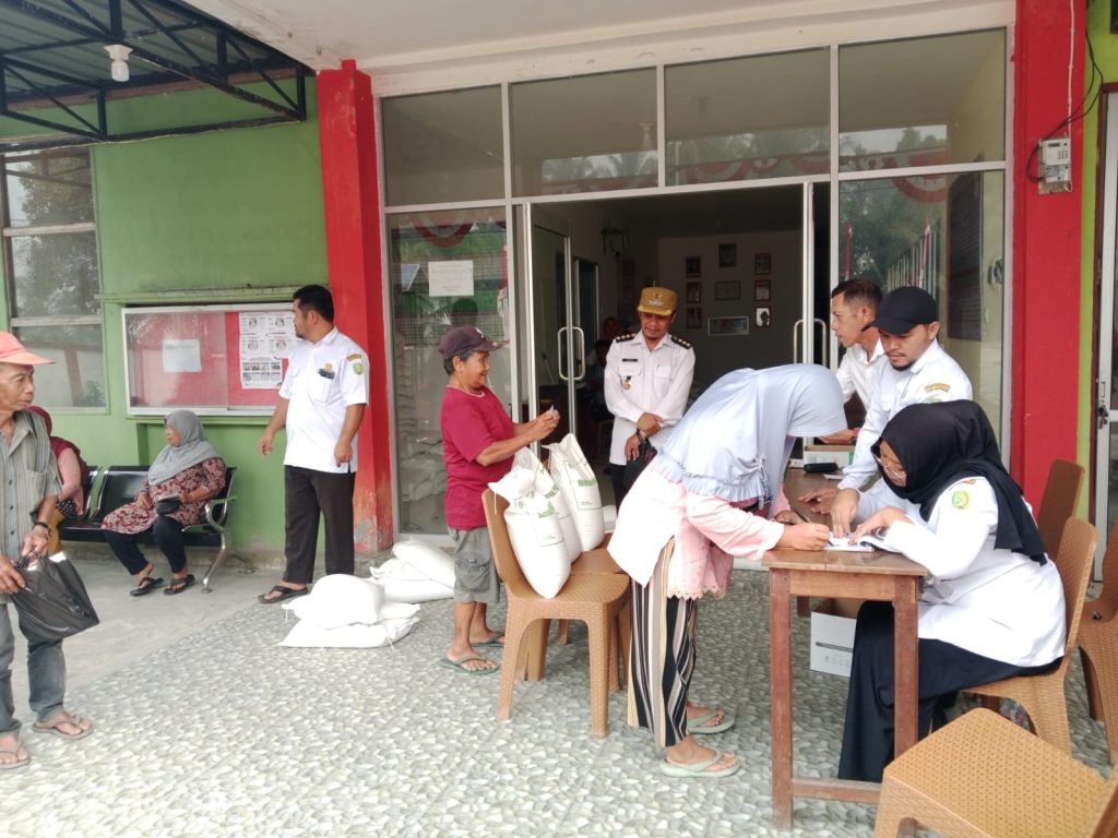 Program Bantuan Pangan ini diselenggarakan Perum BULOG bersama Badan Pangan Nasional (Bapanas) bekerja sama dengan Kementerian Sosial Republik Indonesia.
