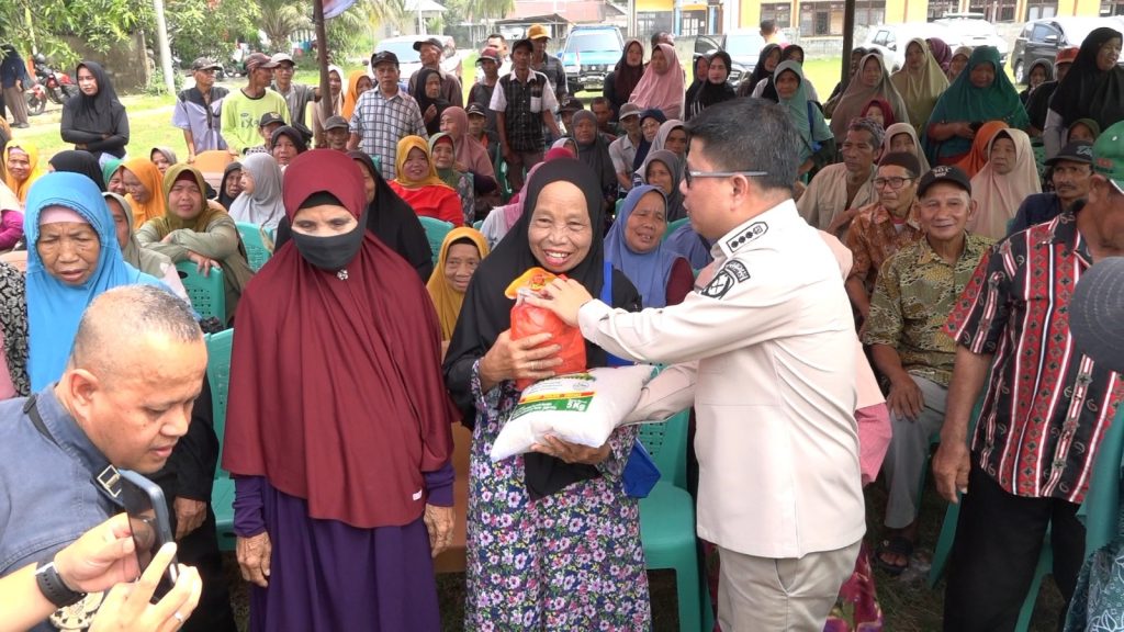 Kunjungan kerja Bupati Sambas, H. Satono, S.Sos.I., M.H., ke Desa Arung Parak, Kecamatan Tangaran, Senin (19/10/2026), disambung langsung Camat Tangaran bersama para kades